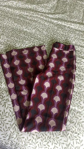 Pantalón campana estampado