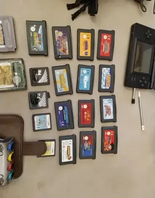 Nintendo DS Lite Negra + Juegos y Accesorios