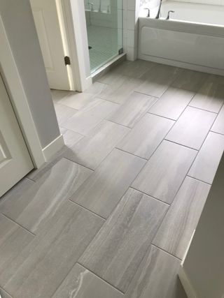 Suelos cerámicos porcelánicos laminados y vinílico