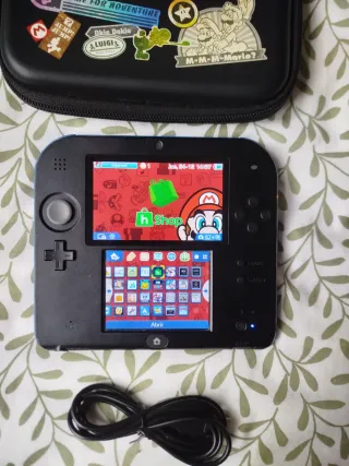 Nintendo 2DS + Caricabatterie + Giochi + Custodia