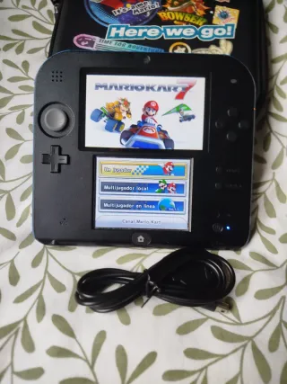 Nintendo 2DS + Caricabatterie + Giochi + Custodia