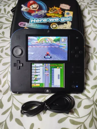Nintendo 2DS + Caricabatterie + Giochi + Custodia