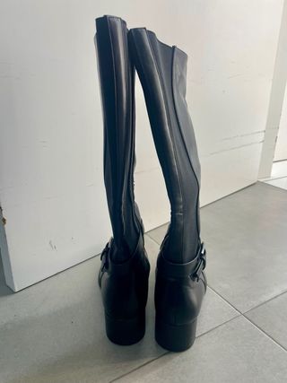 Botas altas negras con tacón