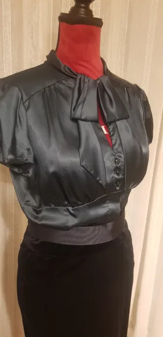 Conjunto Top Satén y Falda Lápiz Terciopelo