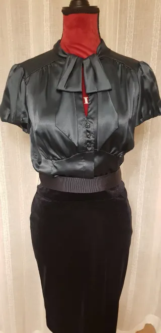 Conjunto Top Satén y Falda Lápiz Terciopelo