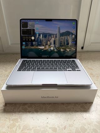 MacBook Air 13” M3 gris espacial.