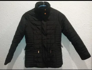 Cazadora acolchada negra