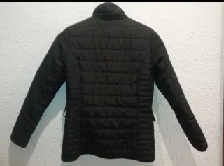 Cazadora acolchada negra