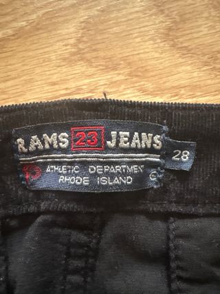 Pantalón negro de pana Rams 23