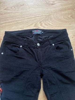 Pantalón negro de pana Rams 23