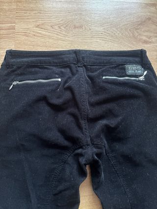 Pantalón negro de pana Rams 23