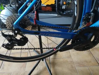 Bicicleta de carretera azul