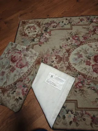 Alfombra floral beige y rosa