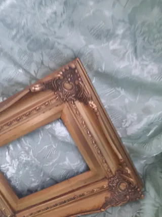 Antica cornice dorata in resina  32/27cm