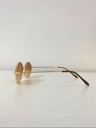 Óculos de Sol Ovais Dourados com Lentes Castanhas
