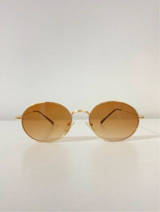 Óculos de Sol Ovais Dourados com Lentes Castanhas