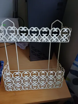 Estante de metal blanco de 2 niveles