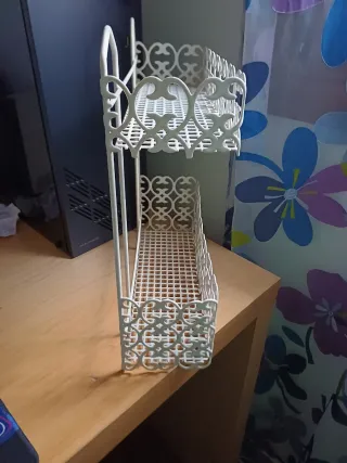 Estante de metal blanco de 2 niveles