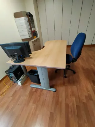 Mesa de despacho madera y metal con cajonera