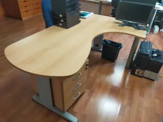 Mesa de despacho madera y metal con cajonera