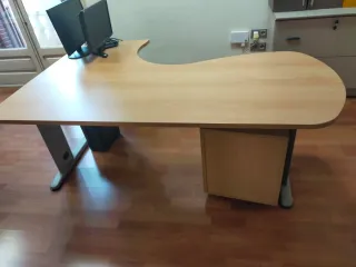 Mesa de despacho madera y metal con cajonera