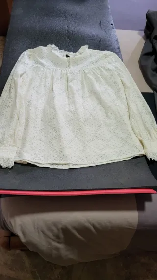 Camisa de mujer blanca con encaje. Nueva