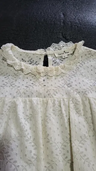 Camisa de mujer blanca con encaje. Nueva