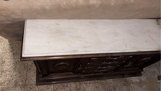 Mueble de entrada antiguo de madera y mármol