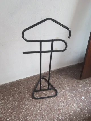 Perchero Cuelga Trajes Negro Metal