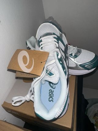 Zapatillas Asics Teal y Blanco