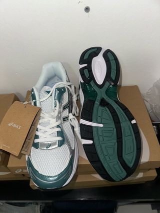 Zapatillas Asics Teal y Blanco