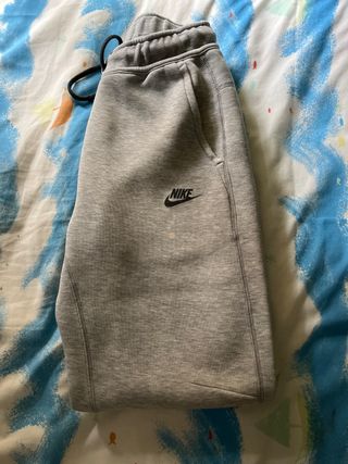 Pantalón Nike Tech Gris