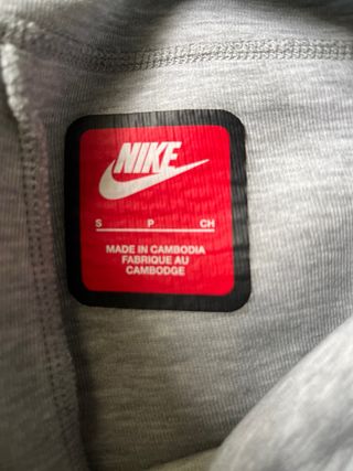 Pantalón Nike Tech Gris