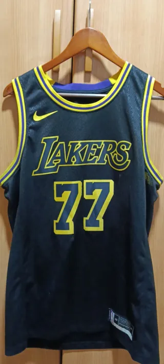 Camiseta Lakers 77 Nike Negra Morada