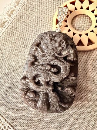 Colgante de Obsidiana Plateada con Dragón en Plata
