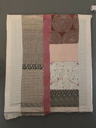 Cuadro de patchwork con tejidos antiguos