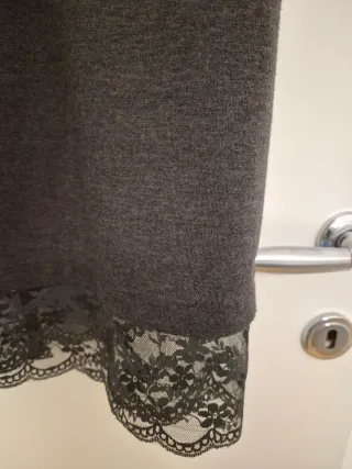 Vestito H&M grigio con cintura e pizzo