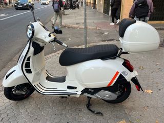 Vespa GTS Super 125 Blanca