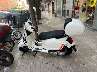 Vespa GTS Super 125 Blanca