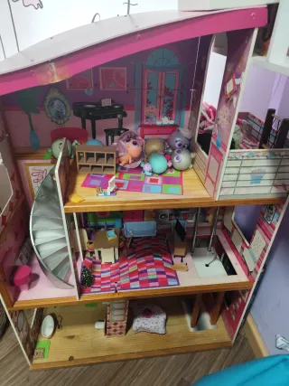 Casa de muñecas equipada con 8 Ksimeritos