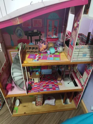 Casa de muñecas equipada con 8 Ksimeritos