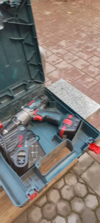 Taladro a batería Bosch azul