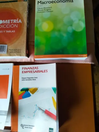 Todo de economícas y empresariales  De la UNED