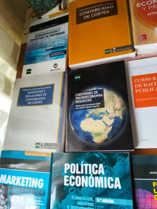 Todo de economícas y empresariales  De la UNED
