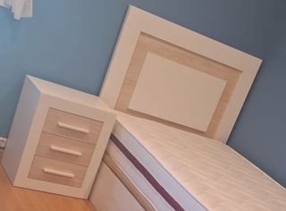 Cabecero y mesita de noche