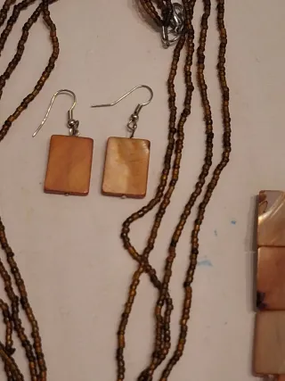 Conjunto collar, pendientes y pulsera de nacar