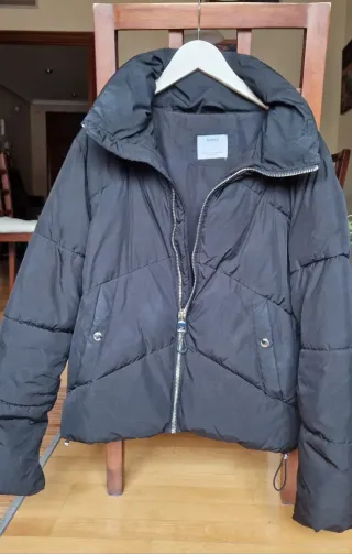 Cazadora acolchada negra mujer