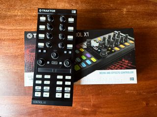 Controladores DJ Native Instruments Traktor X1, Z1
