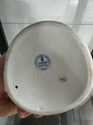 Perro con maceta Lladro