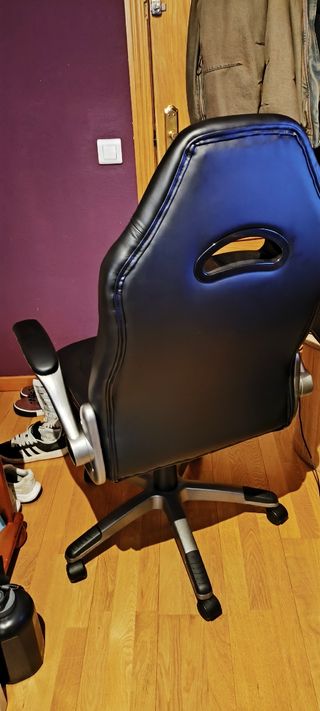 Silla Gaming Negra con Costuras Rojas